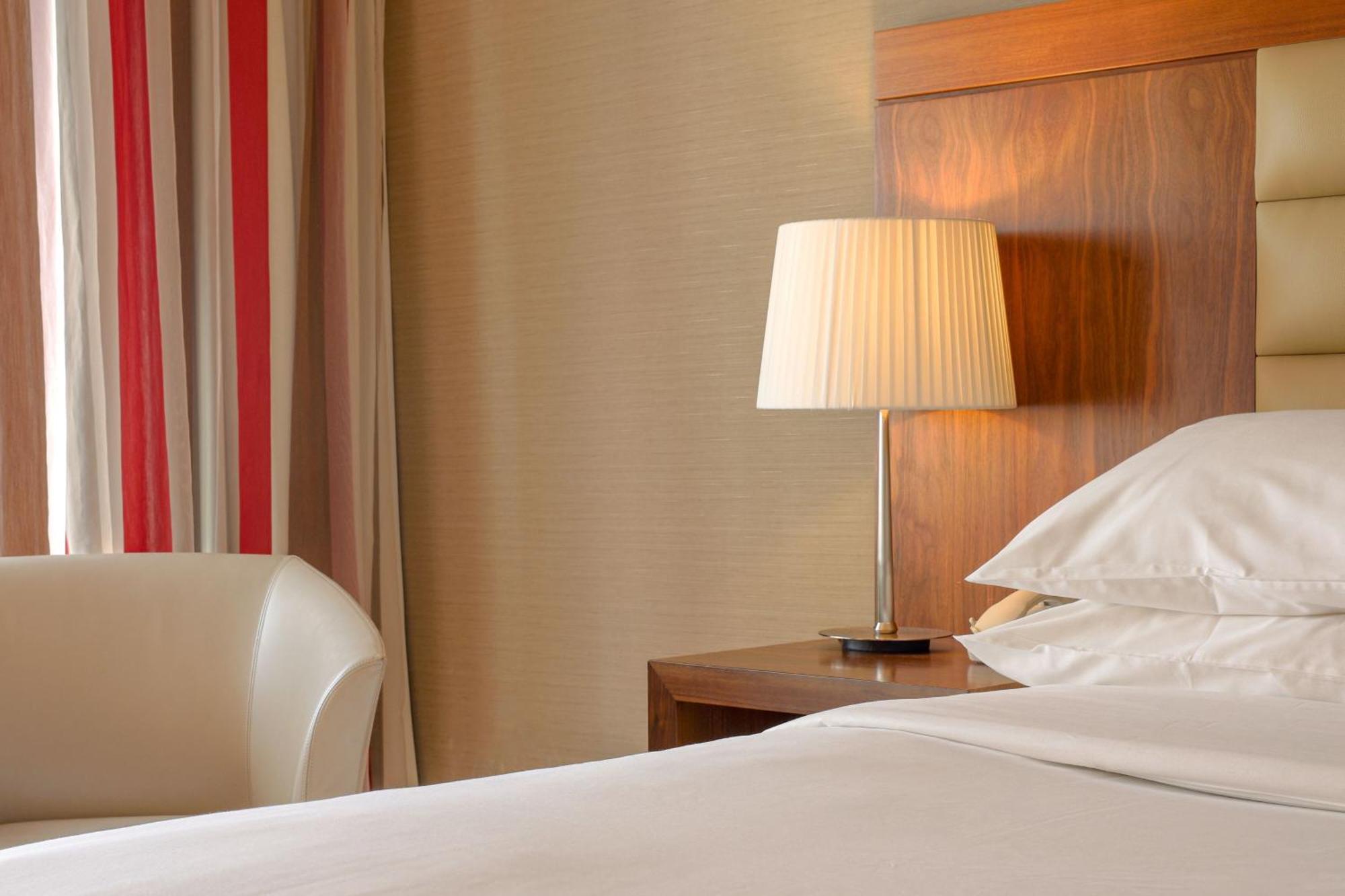 Sheraton Athlone Hotel Экстерьер фото