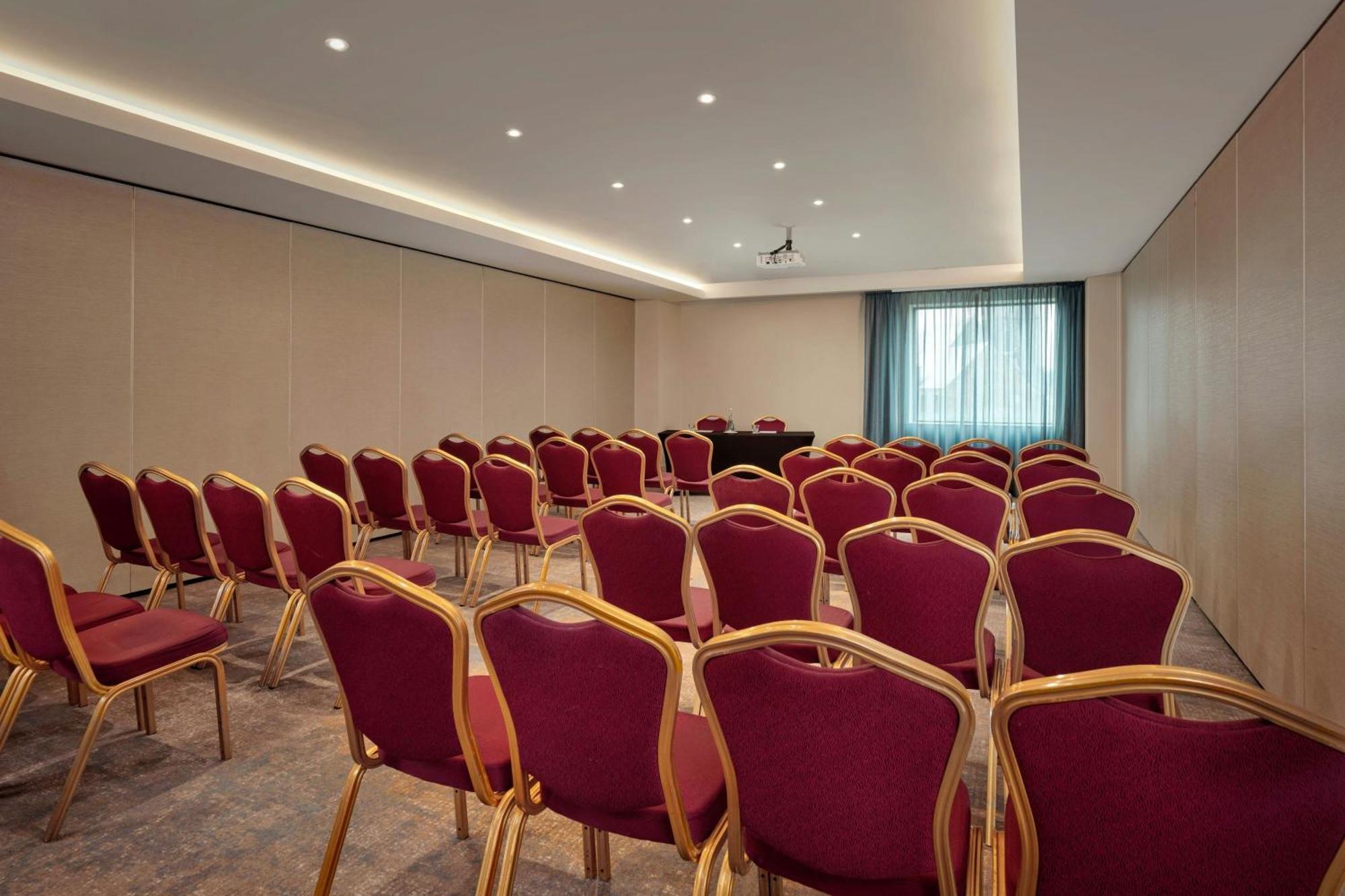 Sheraton Athlone Hotel Экстерьер фото